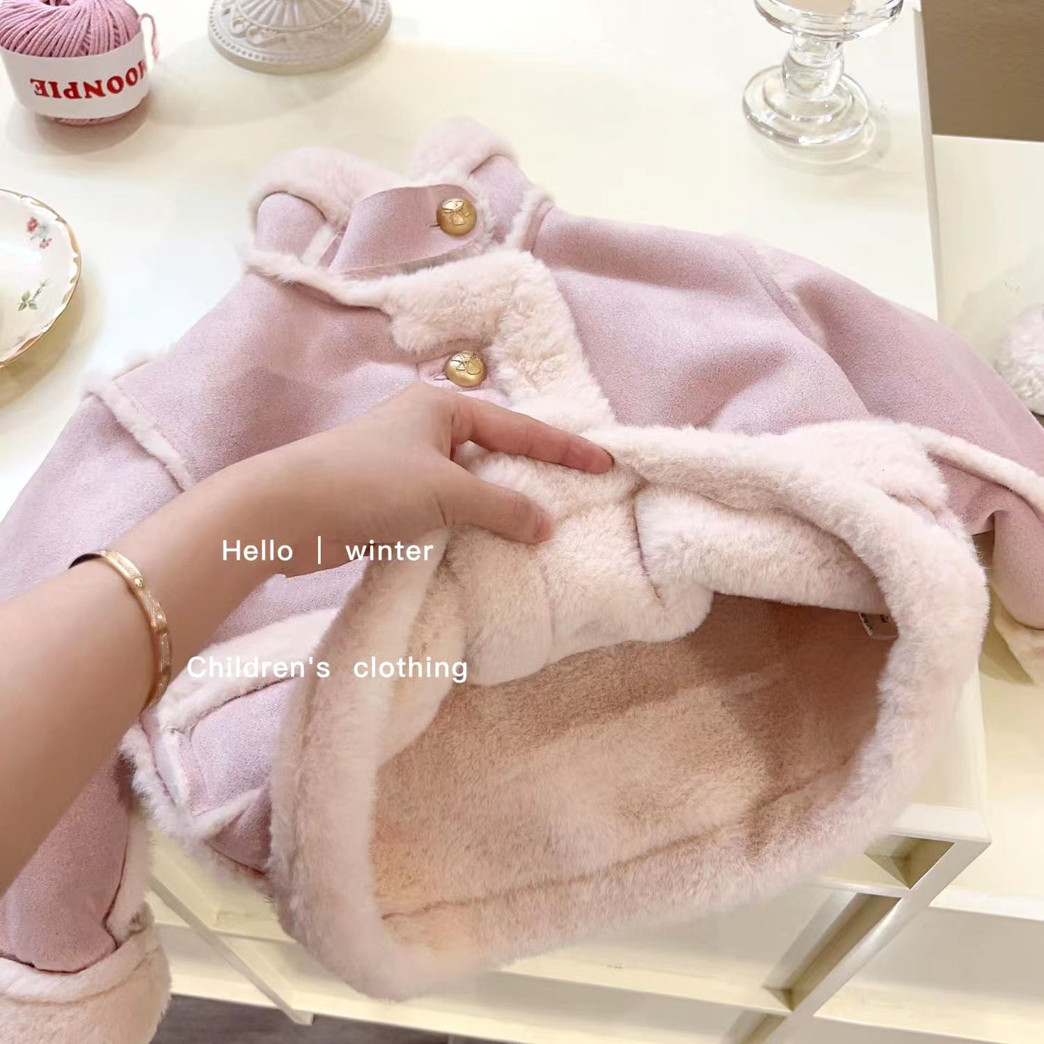 Girls' Outwears Autumn and Winter 2025 New Velvet Thickeneded Kidsren's Princess Tops Fashionable Baby Winter Kidsren's Clothing