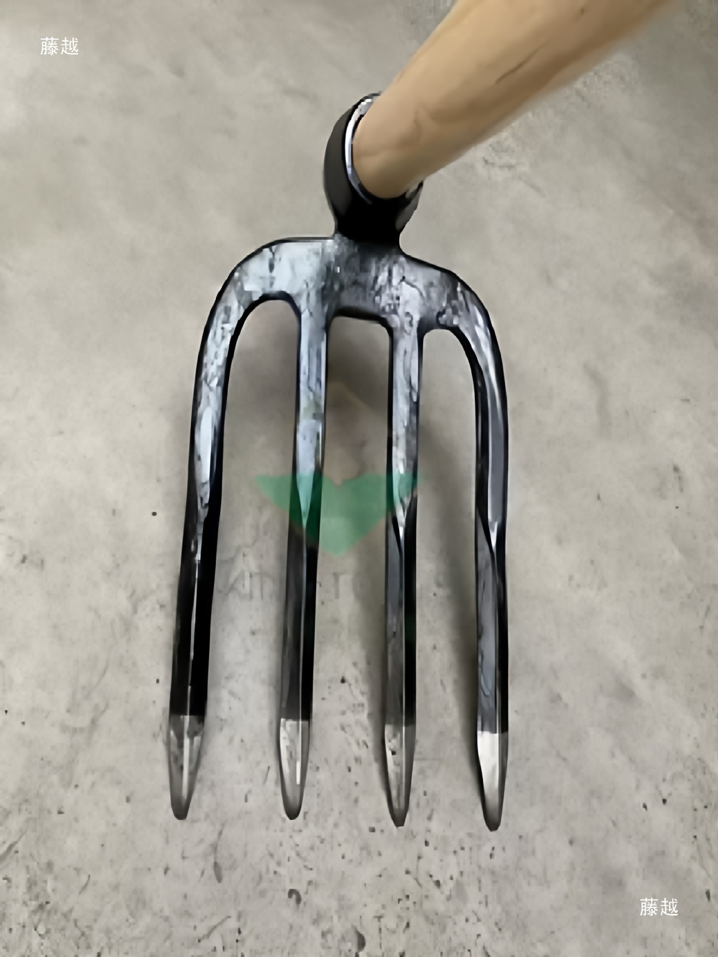 Four-Tooth Rake, Traditional Rake, Old Model Thickened Fork Hoe, Steel Rake for Plowing and Digging, Hoe for Land Reclamation and Farming, Track Steel