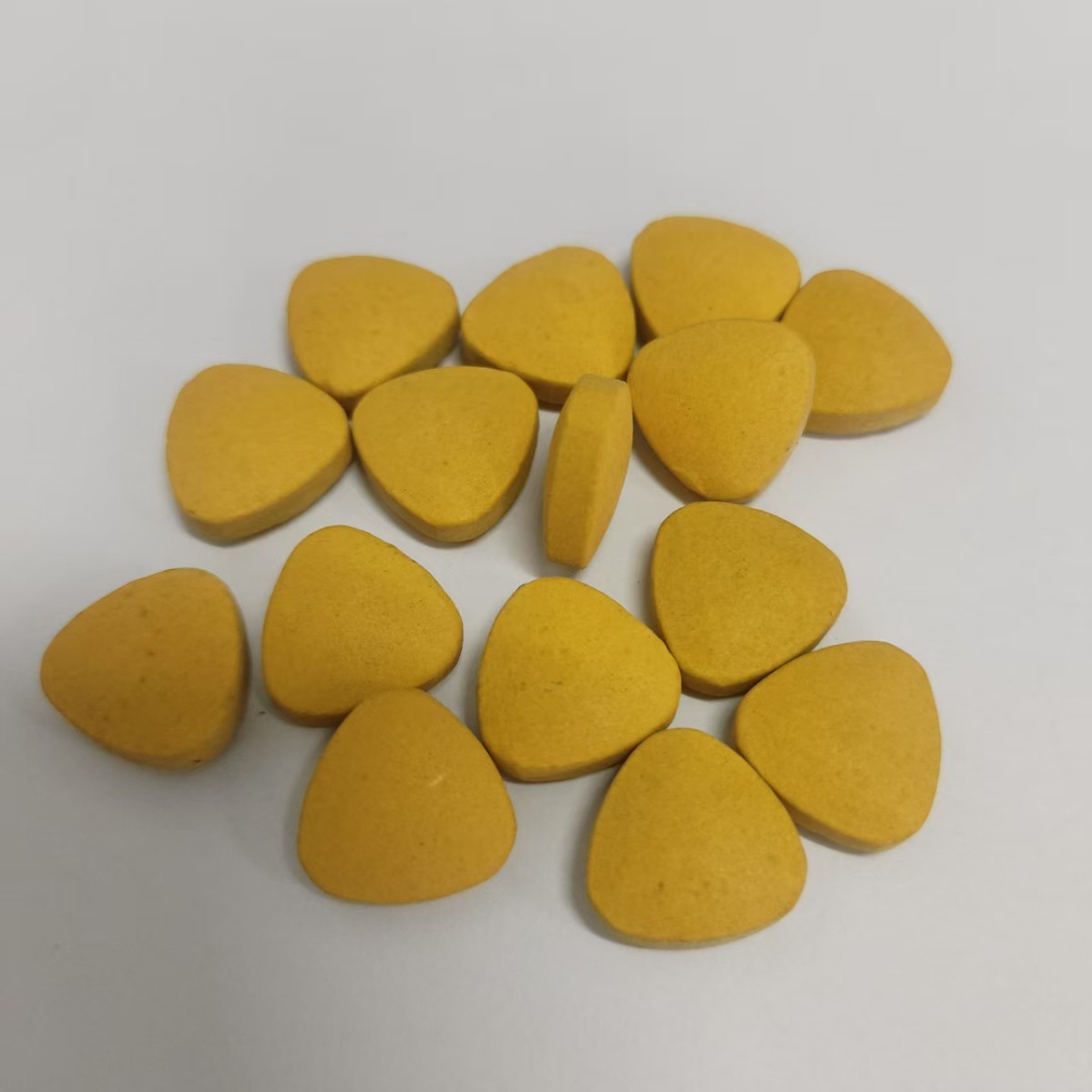 Manufacturer 0.9g Tablet Candy, Triangular Tablet Candy, Various Colors Can Be Mixed and Processed