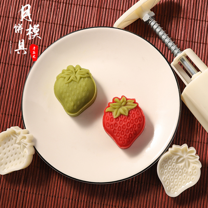 Internet celebrity 2023 new Korean cartoon Fruit strawberry moon cake mold for green bean cake ice cream pastry press home