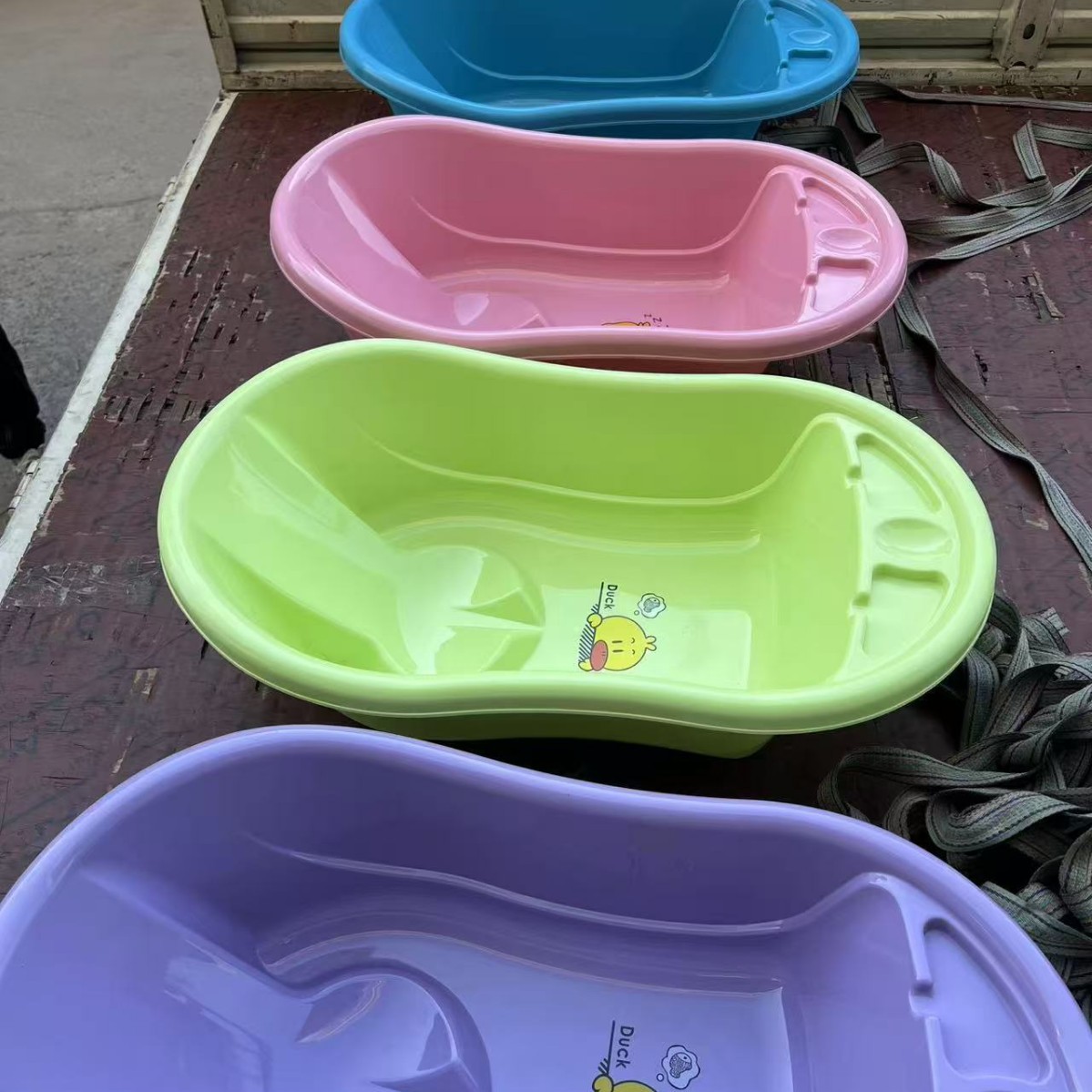 Baby bath tub for mother and baby thickened sitting and lying bath tub cartoon newborn baby bath tub children supplies