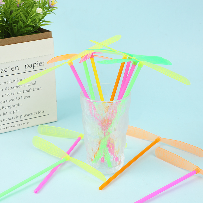 Нелуминесцентный бамбуковый дракончик двойной летающий лист маленький фрисби летающая фея классическая ностальгическая игрушка оптовая торговля маленький подарок