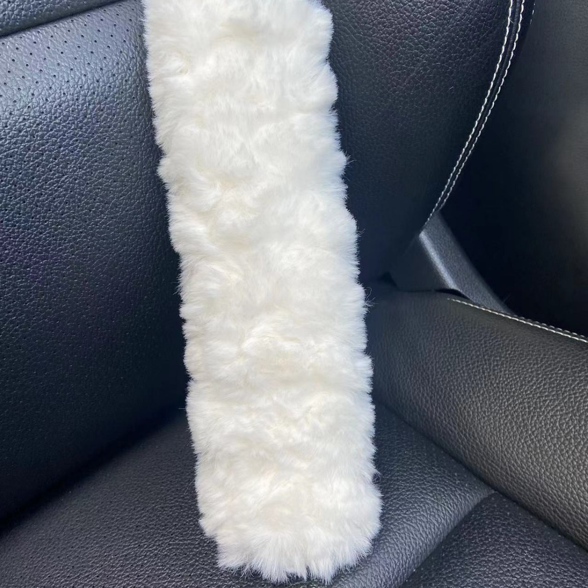 Soft Circle Plush Safety Belt Shoulder Padded Cover for Men and Women Shoulder Belt Lined Safety Shoulder Padded Car Decoration Decoration