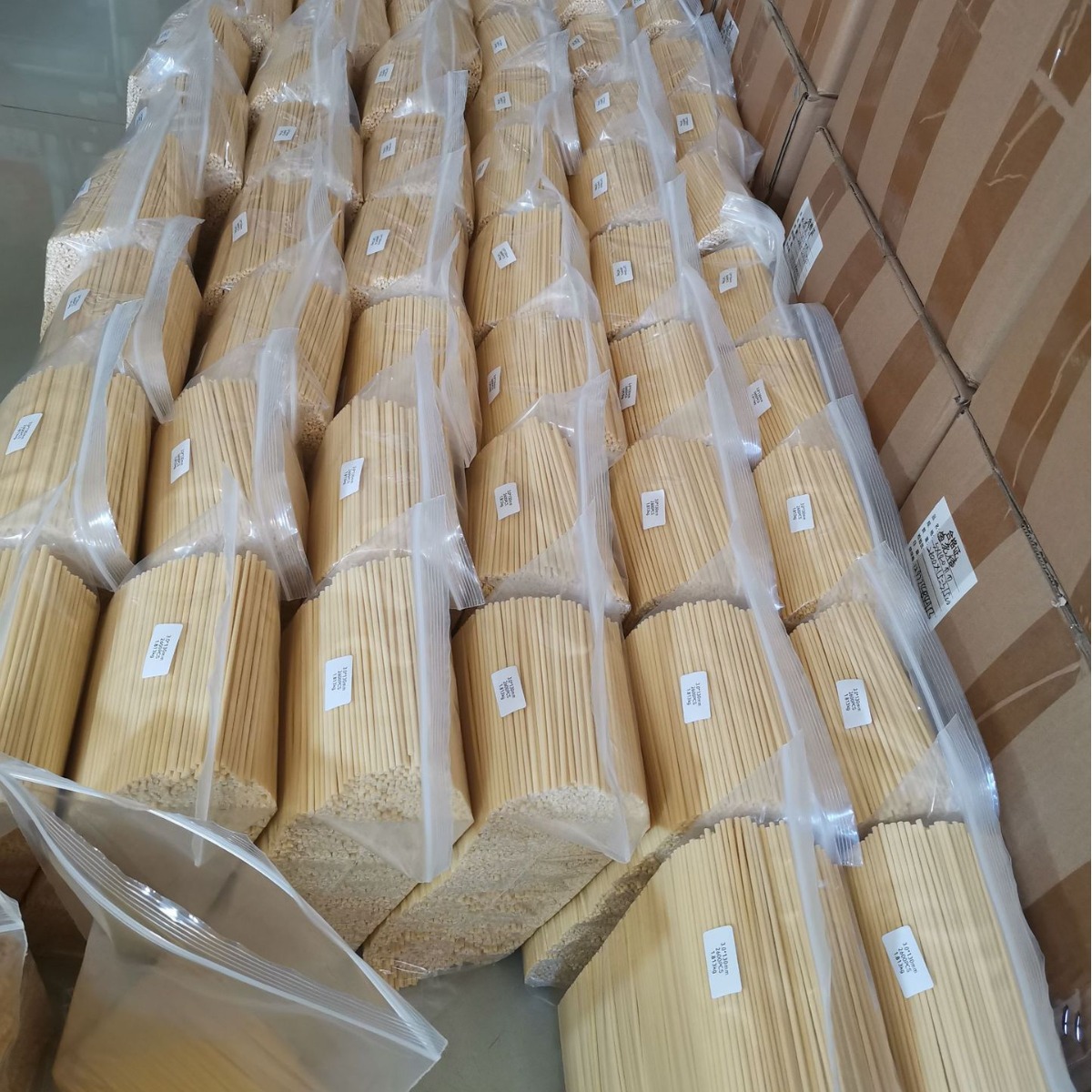 Manufacturer Wholesale Plastic Flower Arrangement Sticks, Lollipop-Shaped Profile Inserts, Wood-Colored Accessories, Tube Inserts