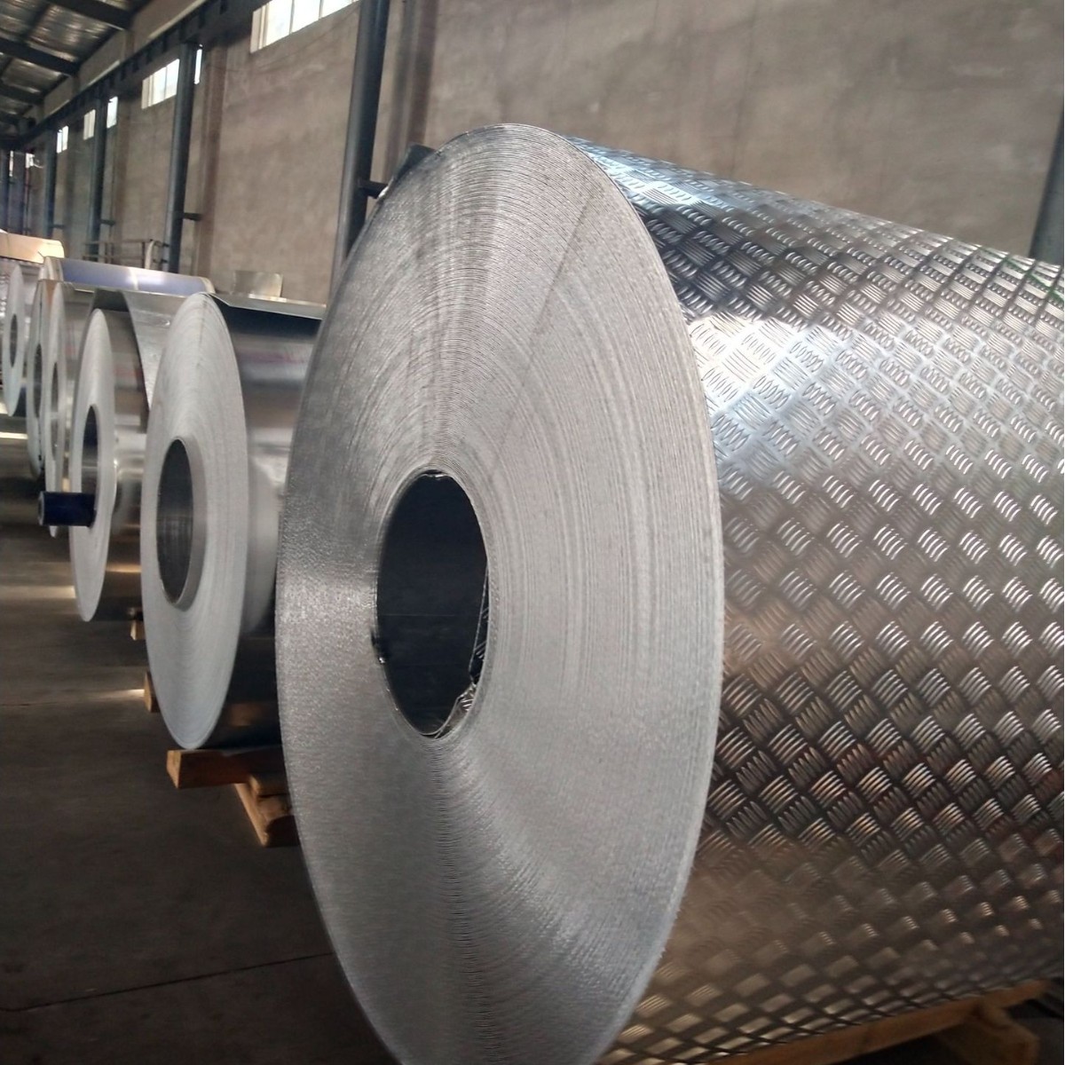 Patterned Aluminum Anti-Skid Plate, Small Three-Patterned and Large Five-Patterned, Can Be Cut, Stair Step Embossed Aluminum Plate