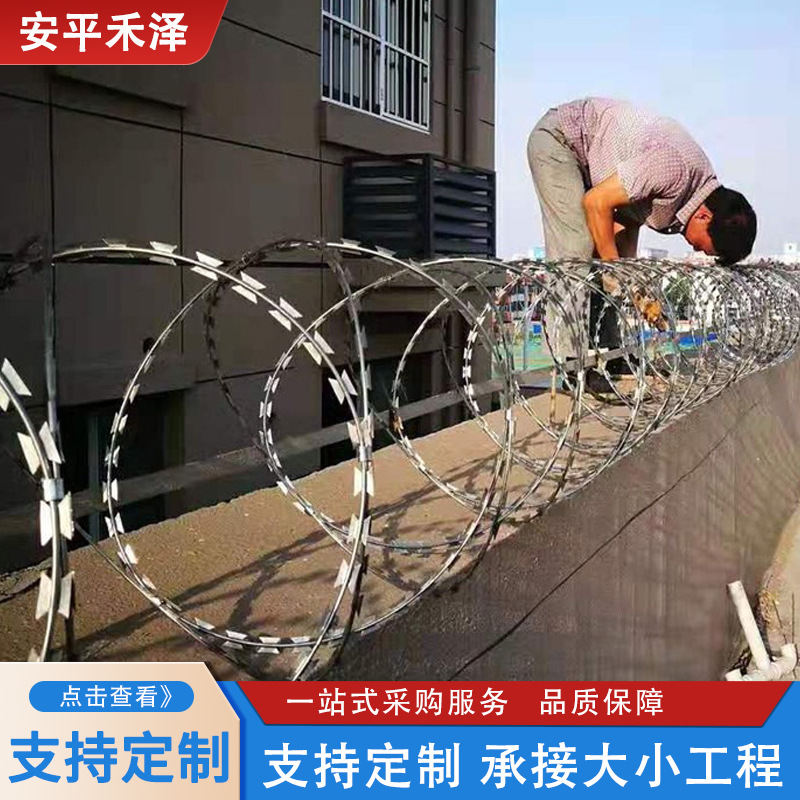 Customized Ready-Made Prison Anti-Climbing Barbed School Fence Anti-Theft Barbed Wire Cage Hot-Dip Galvanized Blade Barbed Wire