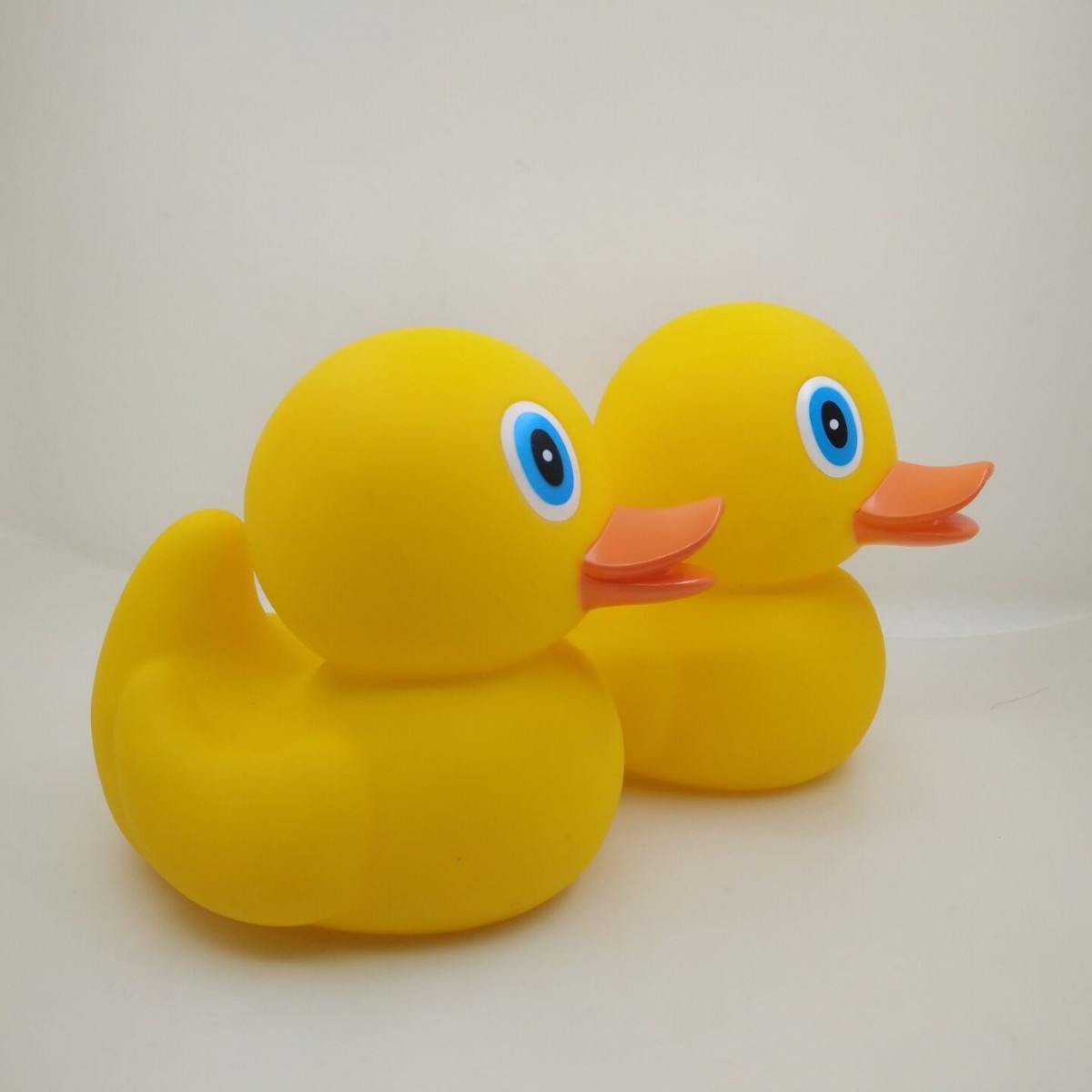 Manufacturers custom vinyl children and teenagers toys play water duckling cartoon gifts doll ornaments processing wholesale