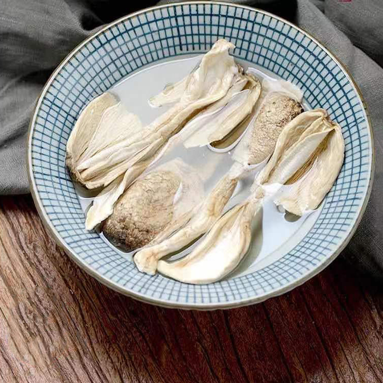 Manufacturer Dry Goods Wholesale Large Slices of Chicken Leg Mushrooms 500g Agricultural Products Dried Chicken Leg Mushrooms Thick Flesh, Clean and Sand-Free