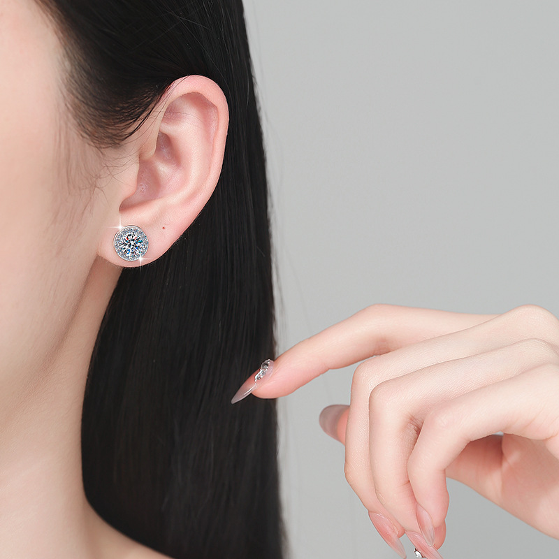 Round Stud Earrings Classic Tk European and American Hot-Selling S925 Sterling Silver Four-Prong Earrings Moissanite Earrings Wholesale Cross-Border