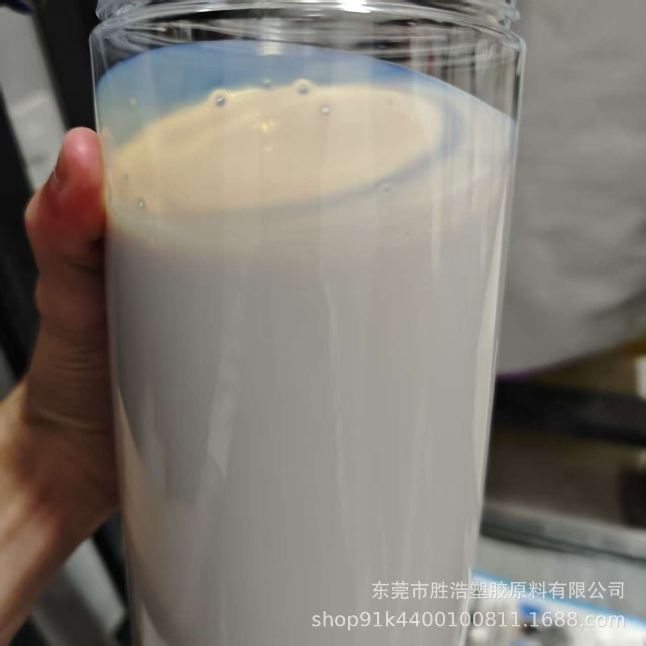 Водный нитриловый латекс, который может естественно сохнуть при комнатной температуре. Материал для одноразовых перчаток