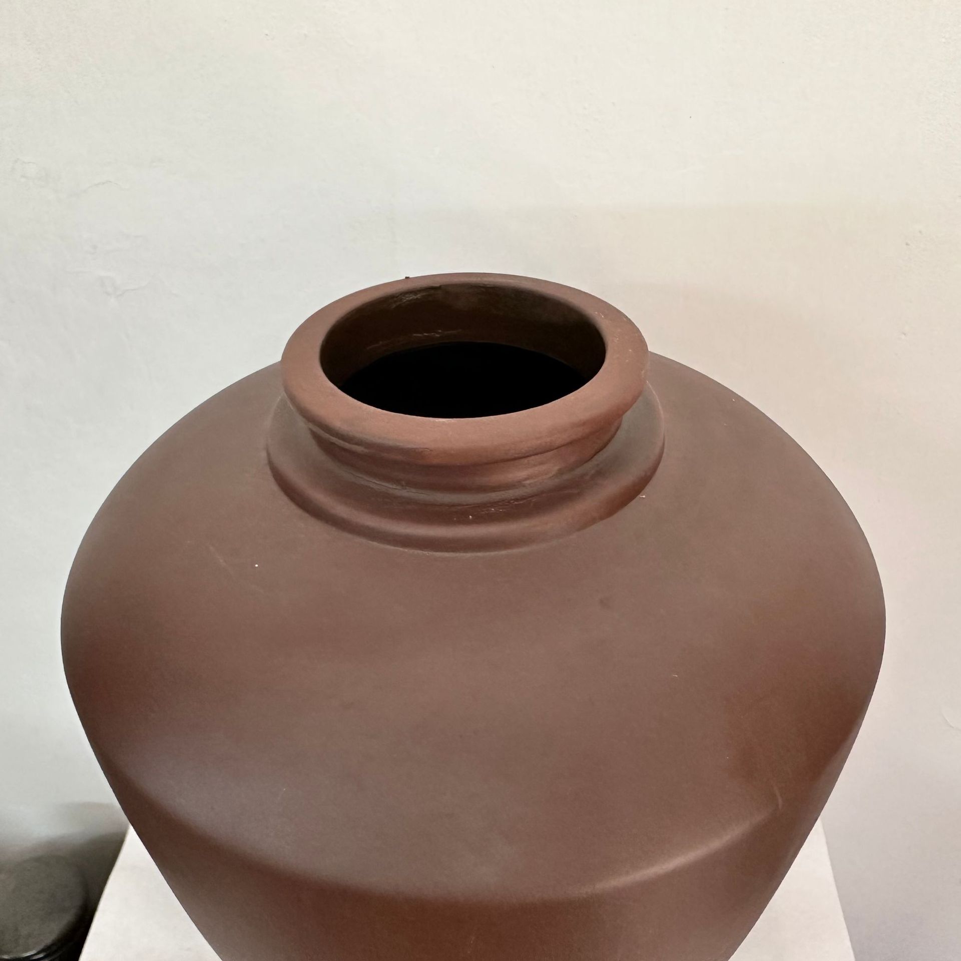 Yixing Ceramic Wine Jars Wholesale 5kg Matte Primary Color Purple Sand Wine Jars with Polymer Sealing Lids Clay Pot Wine Bottles