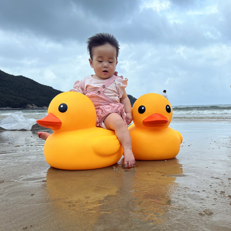 Factory Direct Sales Little Yellow Duck Toy Bathing and Playing in the Water Pinching and Screaming Little Duck Amusement Park Swimming Pool Floating Duck