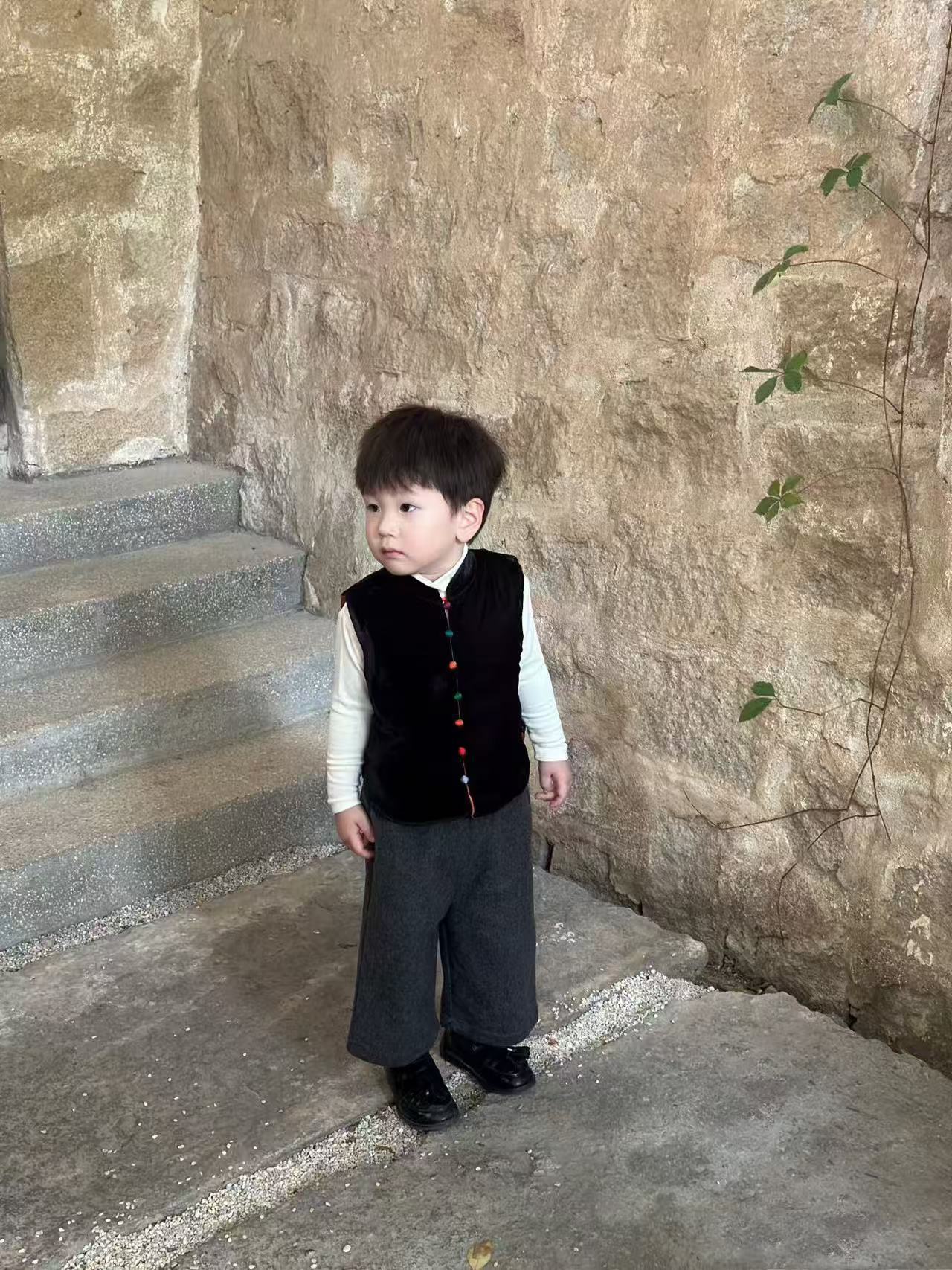 New Chinese-Style Vest for Boys and Girls, 2025 Winter New Model, High-End Parent-Child Outfit, Reversible Orange Sleeveless Vest, Trendy