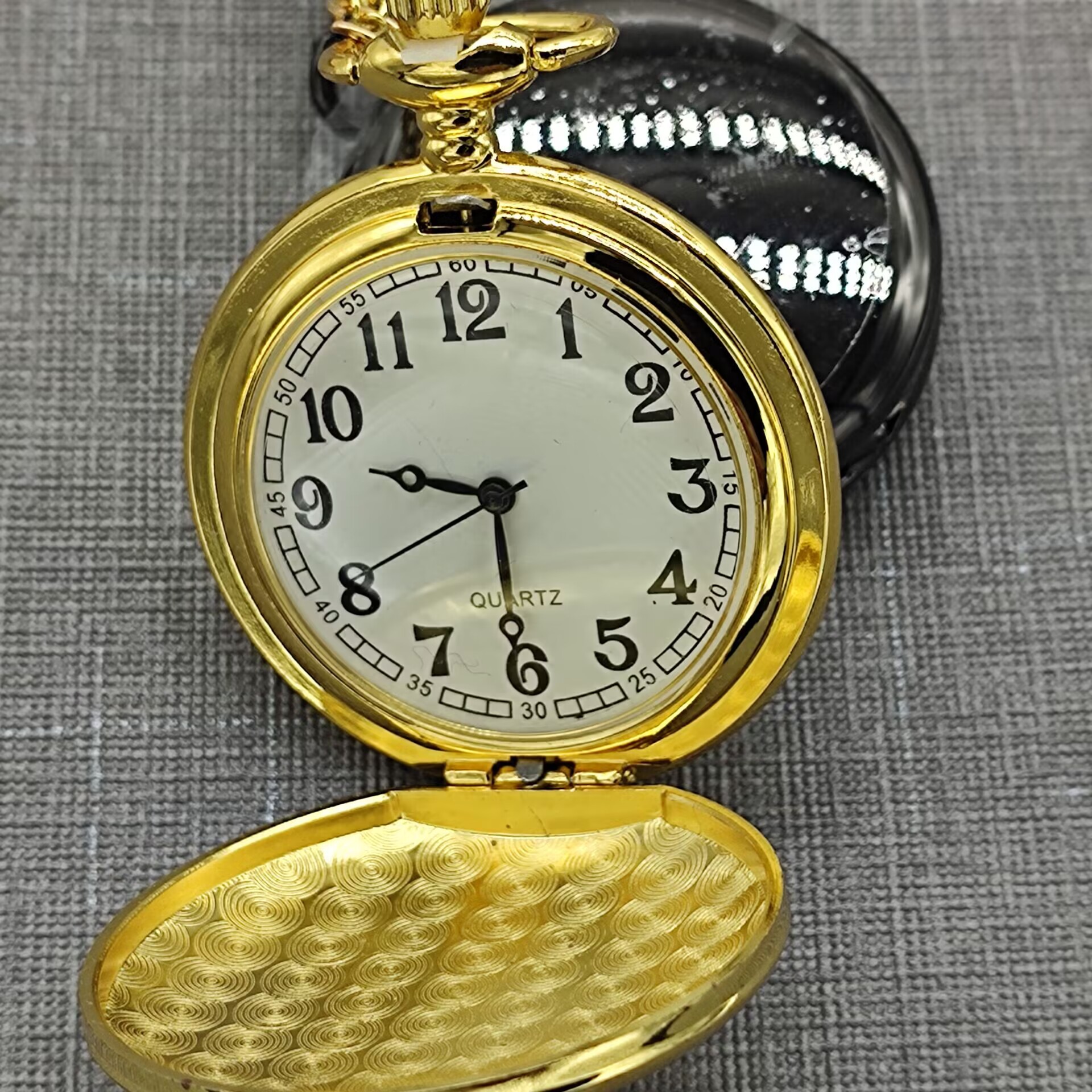 Pocket watch factory wholesale student elderly gift watch outdoor sports smooth quartz fog silver creative pocket