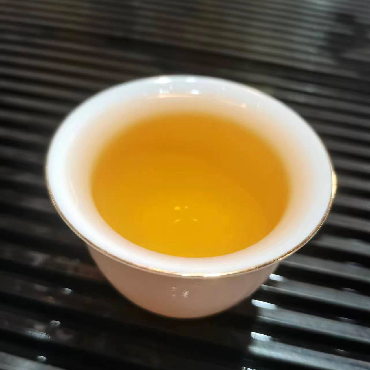 Pu'Er Tea Source Tea Factory Straight Bit Spring Festival Airy Strong Feeling Old Banzhang Ecological Tea 357g Pu'Er Raw Tea Cake