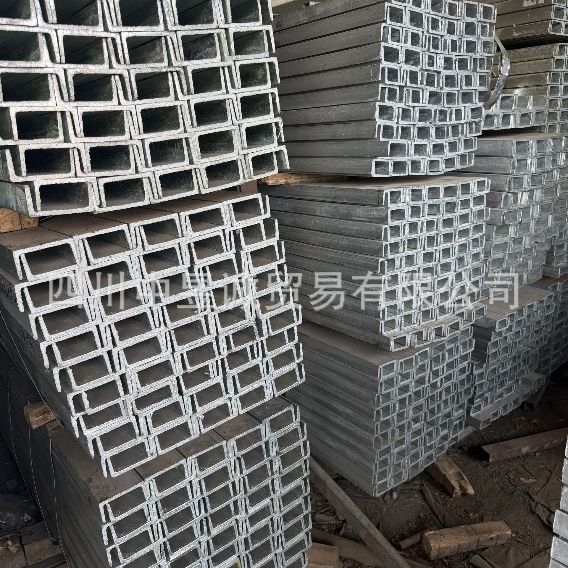 In-Stock Q235Bq345 Channel Steel Sizes 10, 12, 14 for Engineering Workshops, Galvanized Black Direct-Supply Steel Structure Ordinary Channel Steel