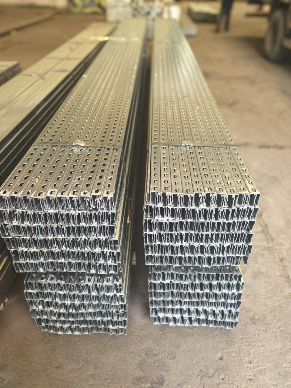 Undertake Various Types of Solar Bracket Steel Structural Parts and Other Hot-Dip Galvanizing Processing. High Zinc Layer Quality Assurance