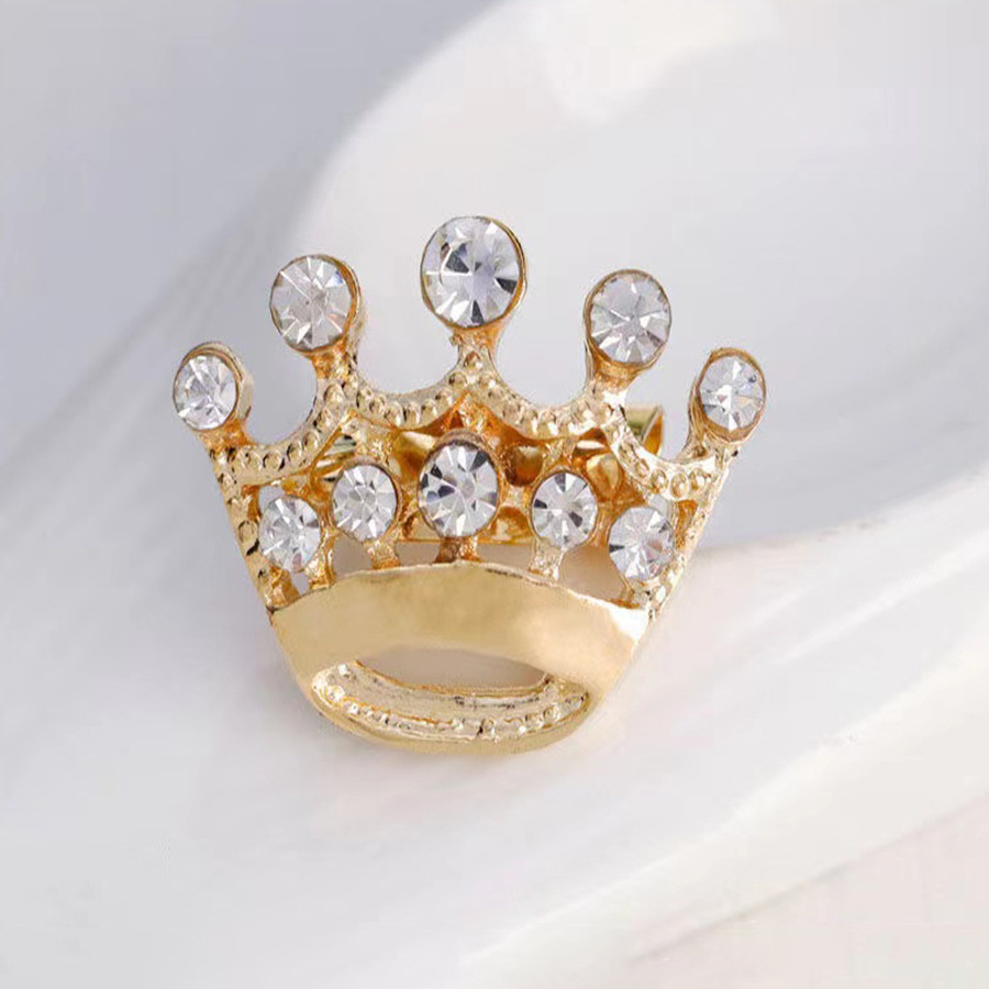 European and American cross-border fashion personalized accessories rhinestone crown brooch hollow retro creative pin suit fashion Men