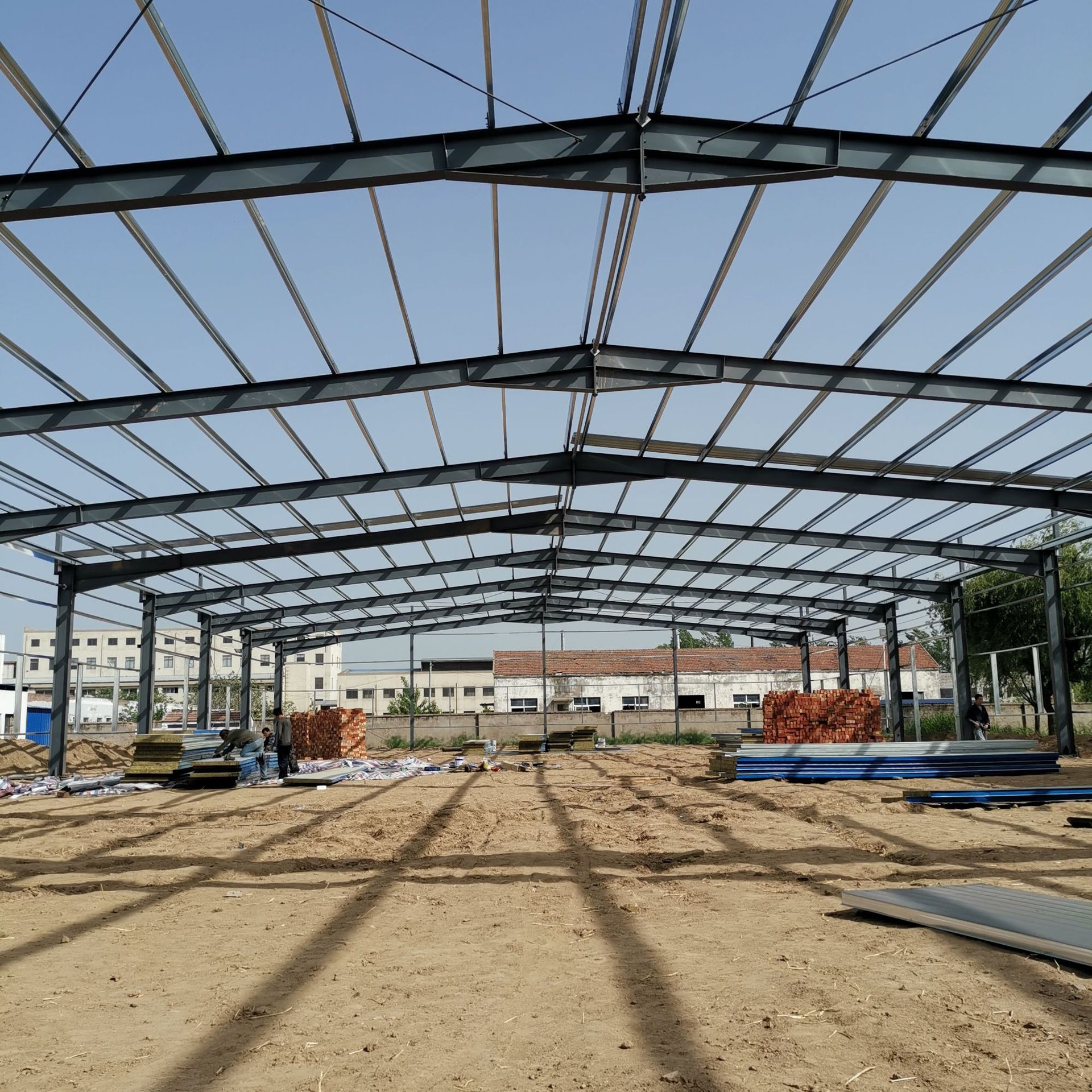 Multi-Layer Steel Structure Engineering Construction Undertakes Large-Span Industrial Production Workshops and Large-Scale Steel Structure Factories