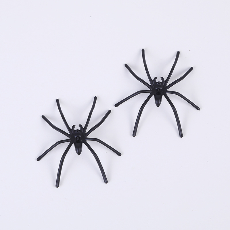 A Variety of Fake Spiders, Halloween Black Plastic Spider Webs, April Fool's Day Spoof Dolls, Simulated Big Spiders