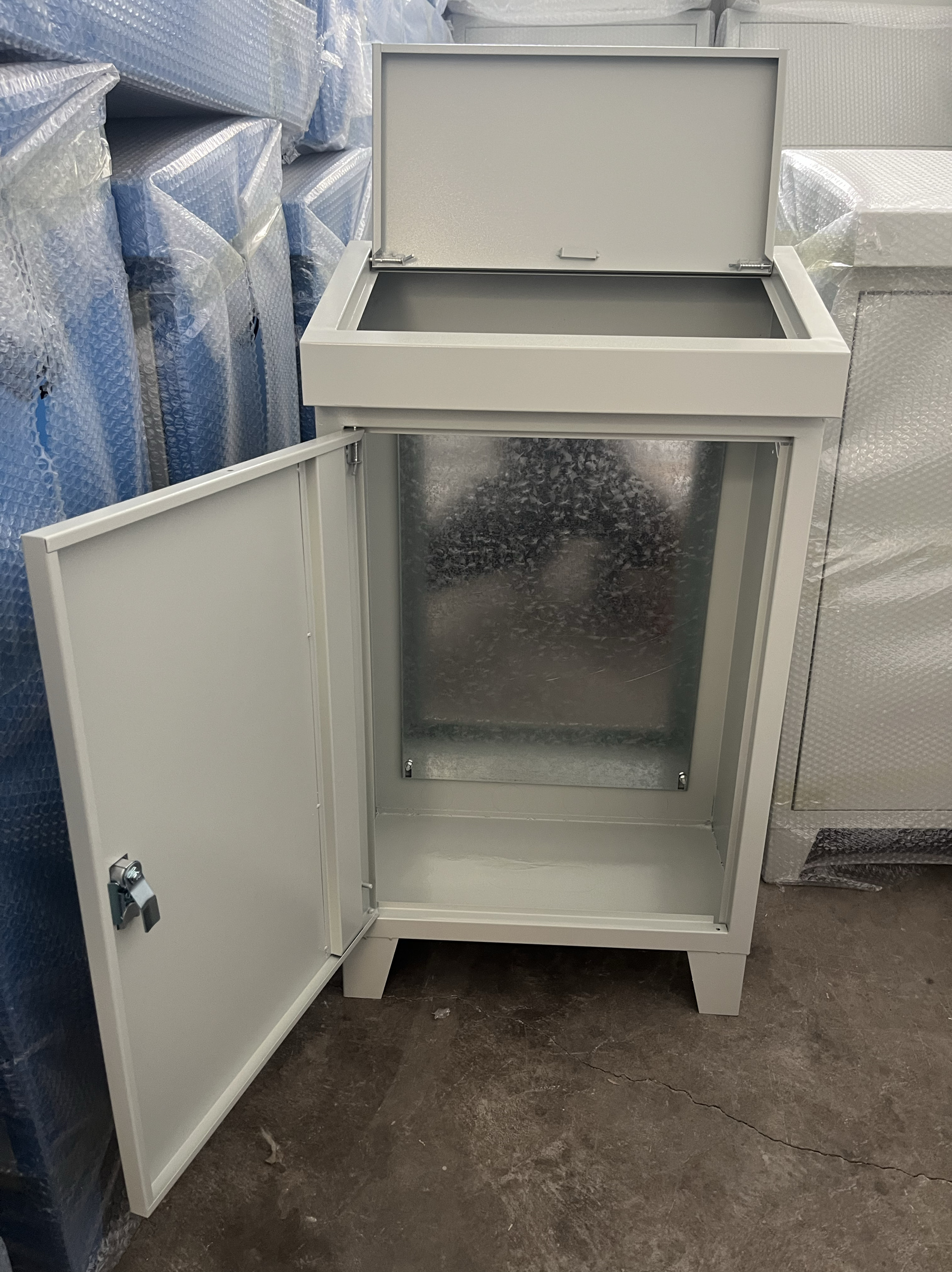 Inclined Cabinet Operation Console Plc Control Cabinet Control Box Touch Screen Electrical Control Cabinet Assembly Distribution Cabinet Piano-Style Operation Console