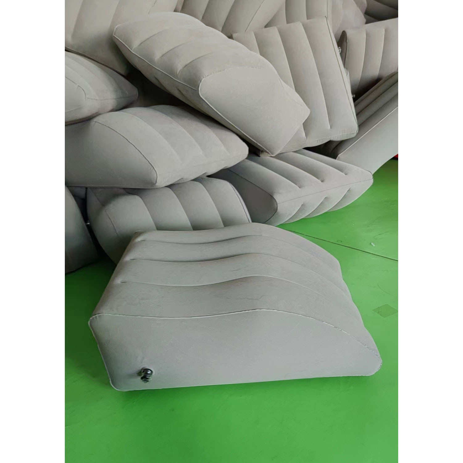 New flocking inflatable gray leg pillow cushion inflatable sofa pillow to improve sleep quality and promote blood circulation