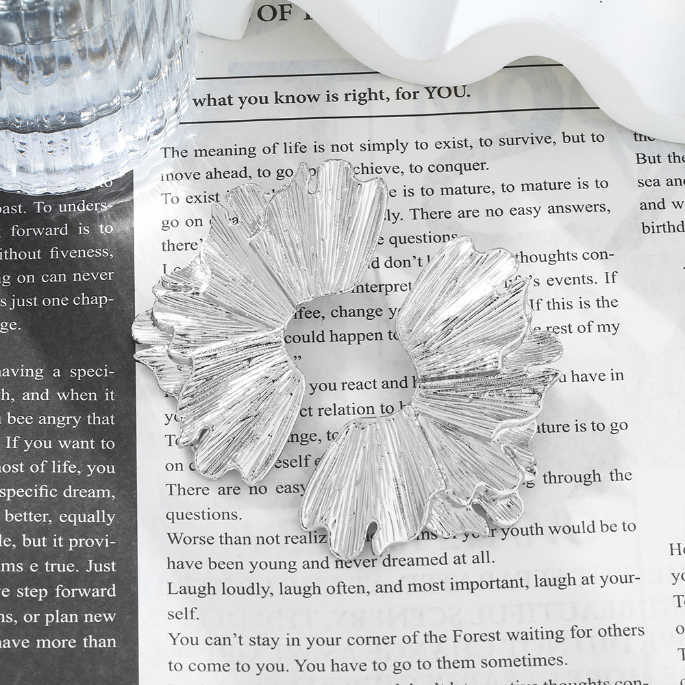 European and American Heavy Industry Alloy Texture Design Symmetrical Flowers Ladies Temperament Luxury Personality Cross-border Easiest for Match Earrings