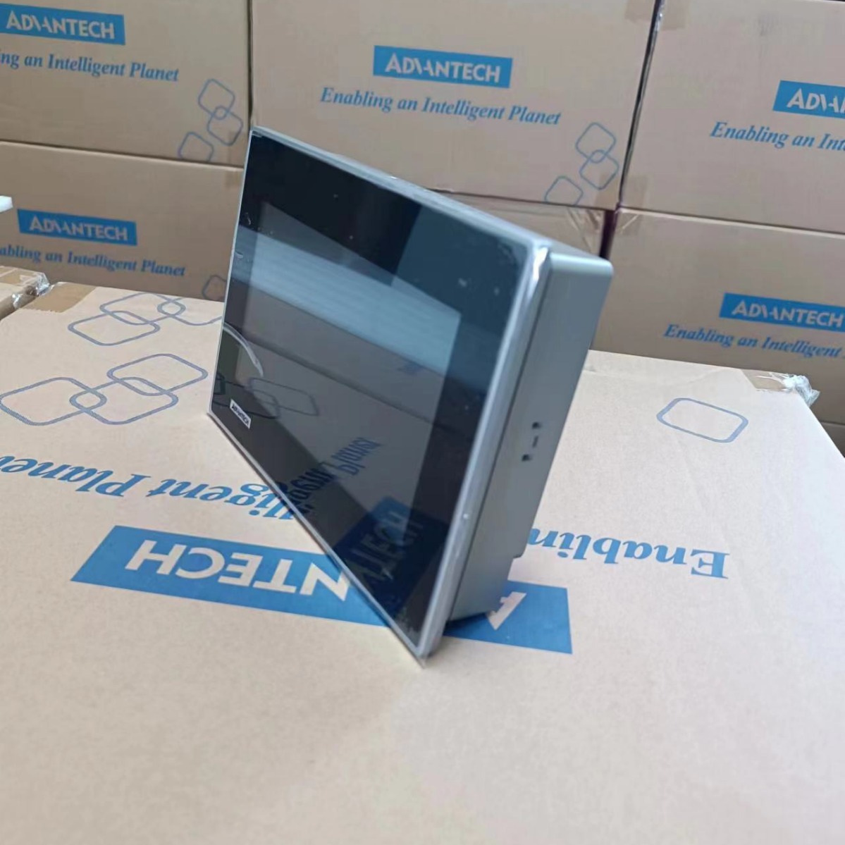 Advantech 7 inch touch screen computer PC-71W-N10PA support IEEE 802.3at PoE-PD function