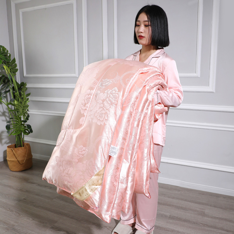 Factory wholesale silk quilt wedding quilt core bright red wedding quilt spring and autumn warm bedding wedding dowry gift quilt