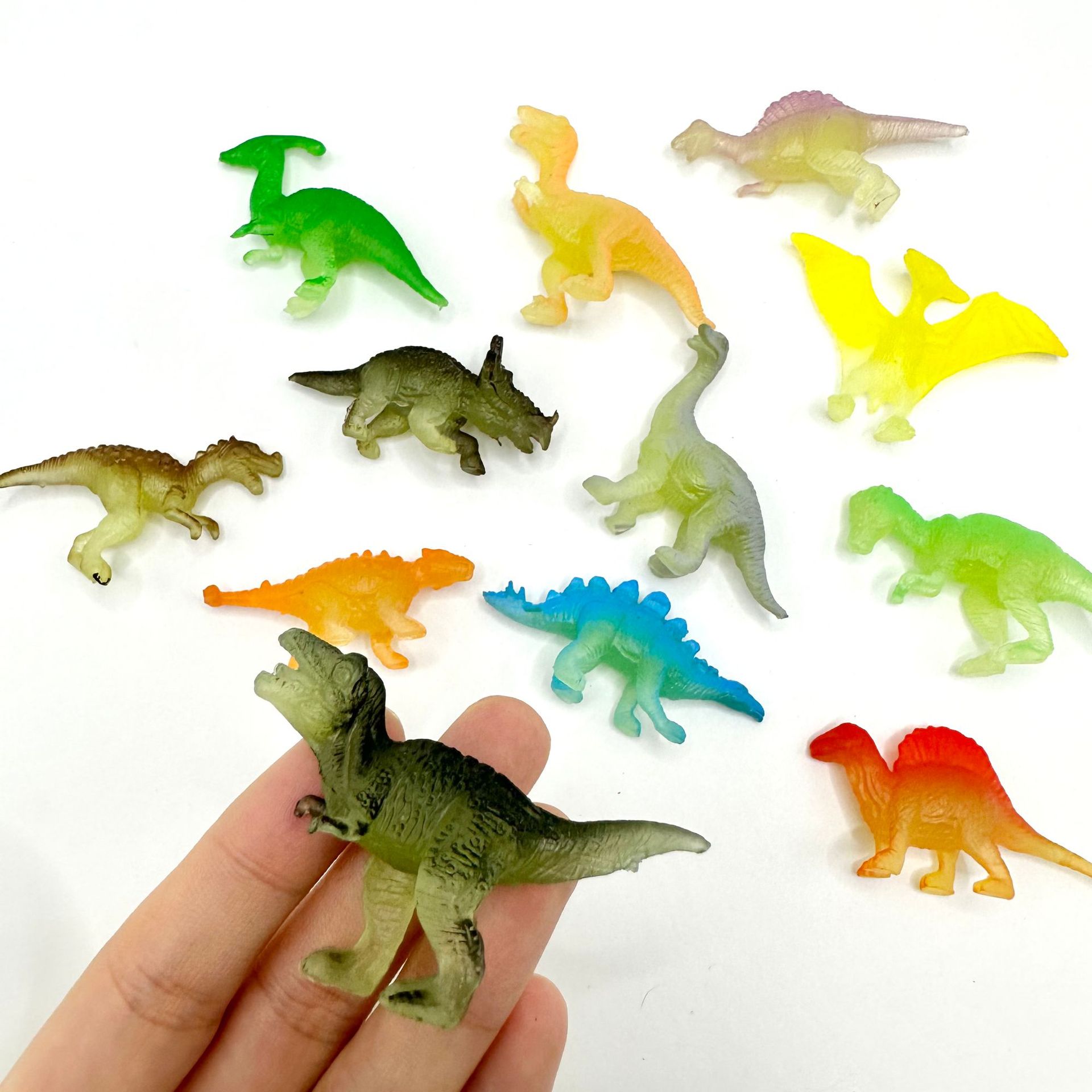 Cross-border pvc luminous dinosaur 12 small dinosaurs fluorescent luminous toys archaeological toys Tyrannosaurus pterosaurus wholesale