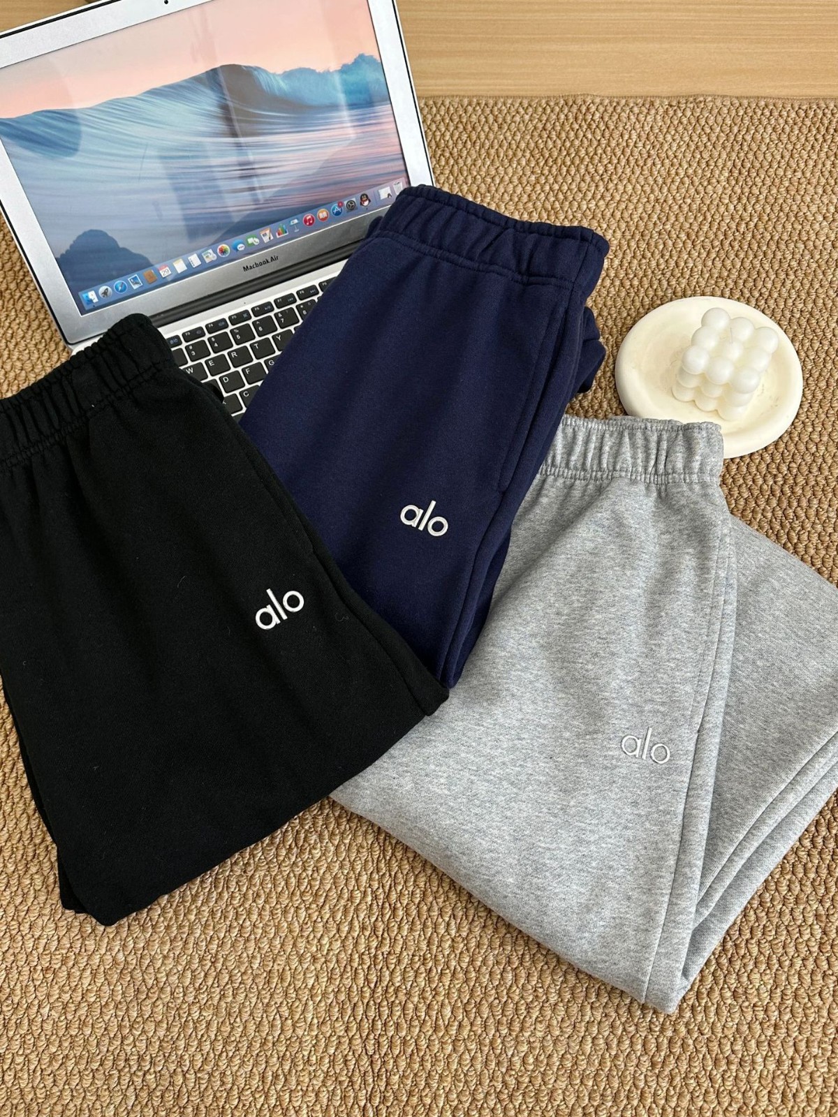 Alo? Women's Korean-Style Three-Dimensional Wide-Leg Pants, Casual Fleece-Lined Sweatpants for Autumn and Winter, Suitable for Daily Wear and Commuting