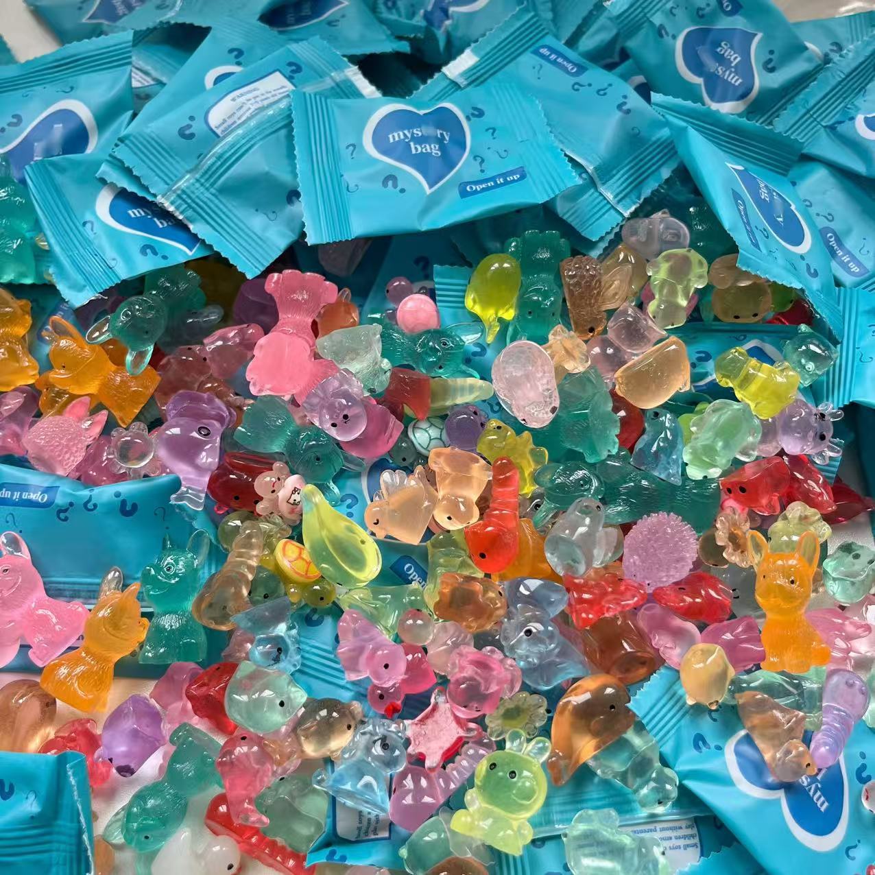 Cartoon luminous cute small animal mixed resin DIY English illiterate bag small accessories creative desktop decoration ornaments