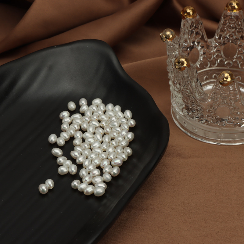 A large number of spot wholesale 4mm natural freshwater pearl rice beads half hole loose beads diy jewelry materials