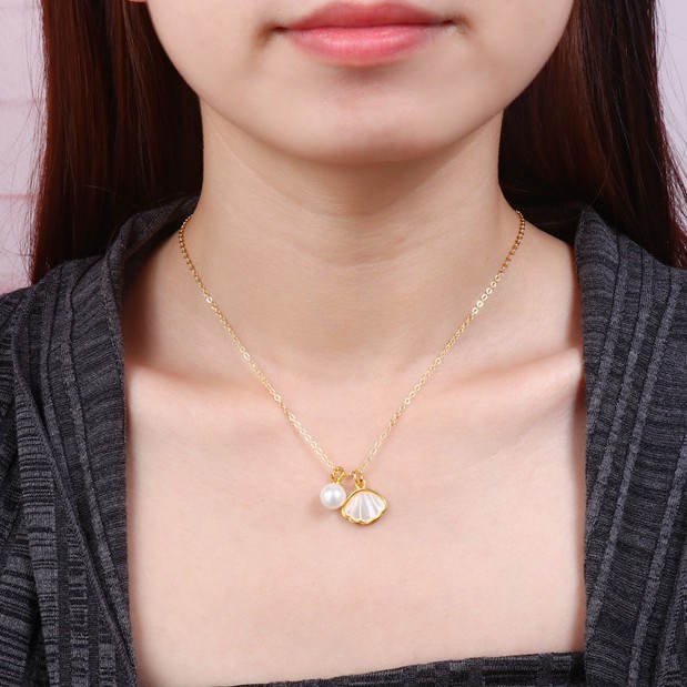 2025 Summer New Freshwater Pearl Rice-Shaped Pendant Necklace for Women, Geometric Fashion Commuting Accessory, Copper Necklace