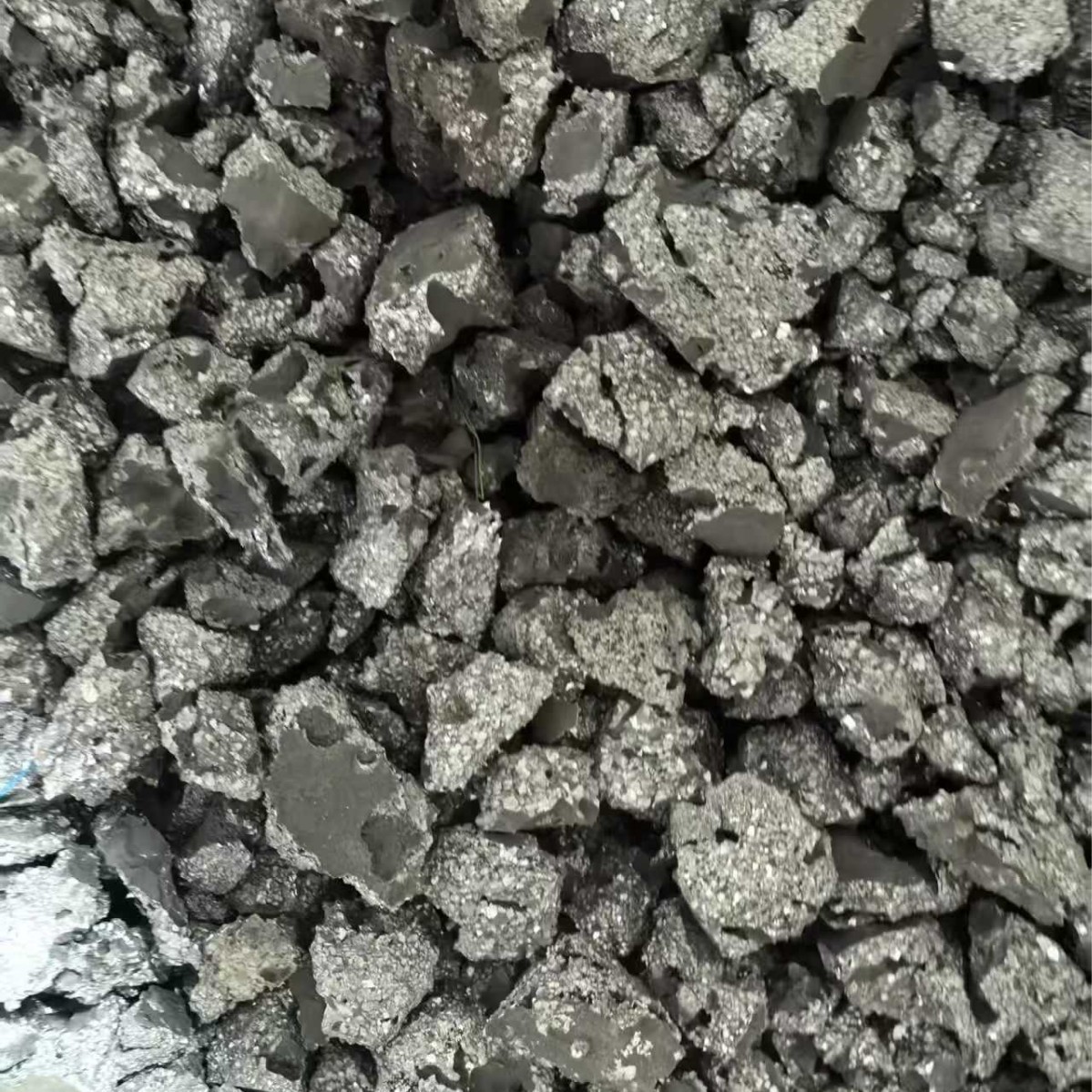 Low Carbon Chromium Iron 10-60 mm Particle Size Chromium Iron Natural Block Low Carbon Chromium Iron Micro Carbon Chromium Iron Alloy Casting Material