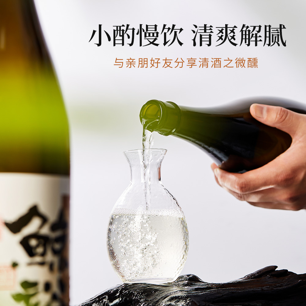 Whale Prosperity Sake 1800ml Single Bottle, Pure Rice Brewed, for Parties, Family Gatherings, 15% Alcohol, Low-Alcohol Drink for Dates and Light Intoxication