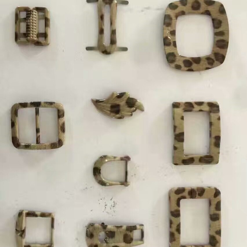 Предоставление водной печати для обувных пряжек, обработка водным покрытием, индивидуальные специальные печатные аксессуары для обуви Chengyew