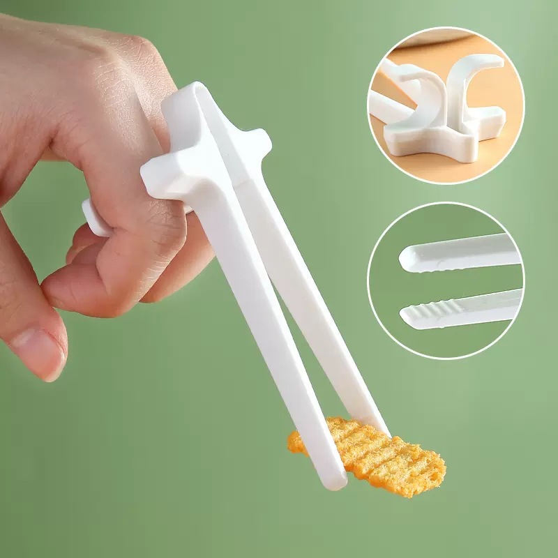 New finger chopsticks lazy auxiliary chopsticks play games snacks dirty hand chopsticks finger ring food clip