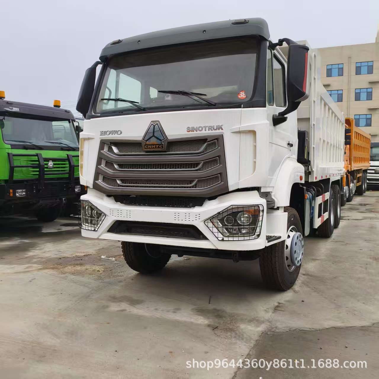 Продажа 99 новых самосвалов Howo, оснащенных двигателями Weichai Wp, легкие в управлении, экспорт в Африку