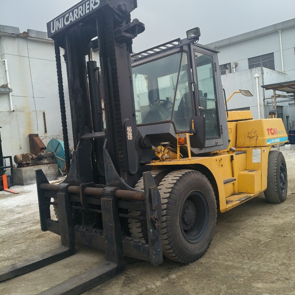 спотовая поставка высококачественного японского Tcm 16 тонн дизельного погрузчика с кабиной и двойными колесами