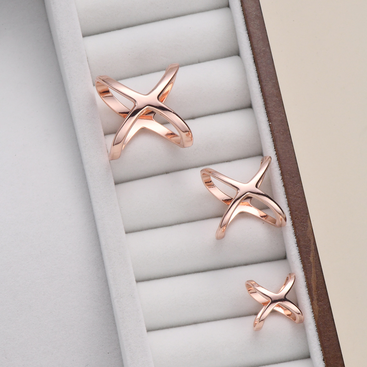 Silk scarf buckle simple T-shirt hem knotted corner buckle bow fashion all-match buckle female high-grade brooch wholesale