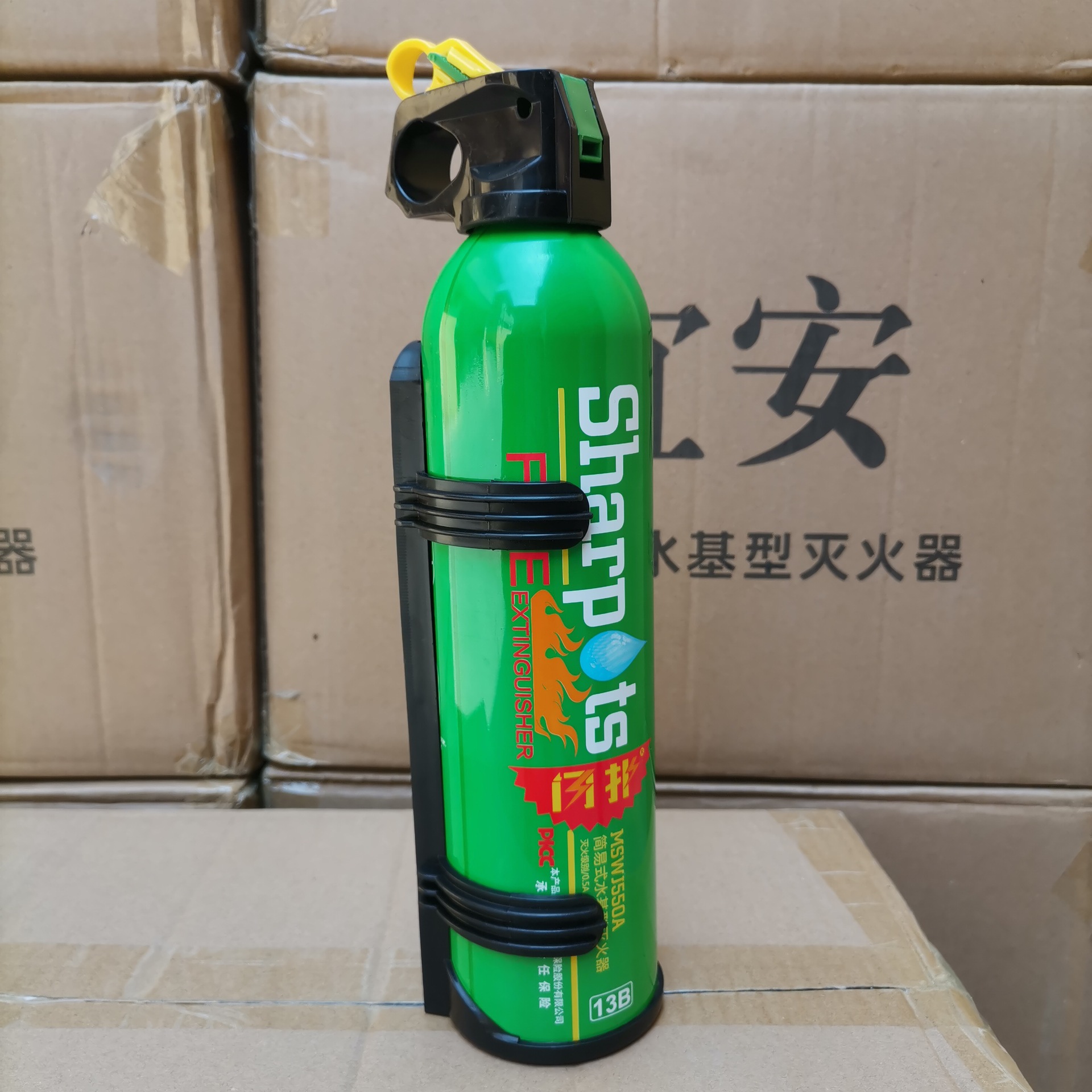 Специальный фиксирующий кронштейн для водного огнетушителя