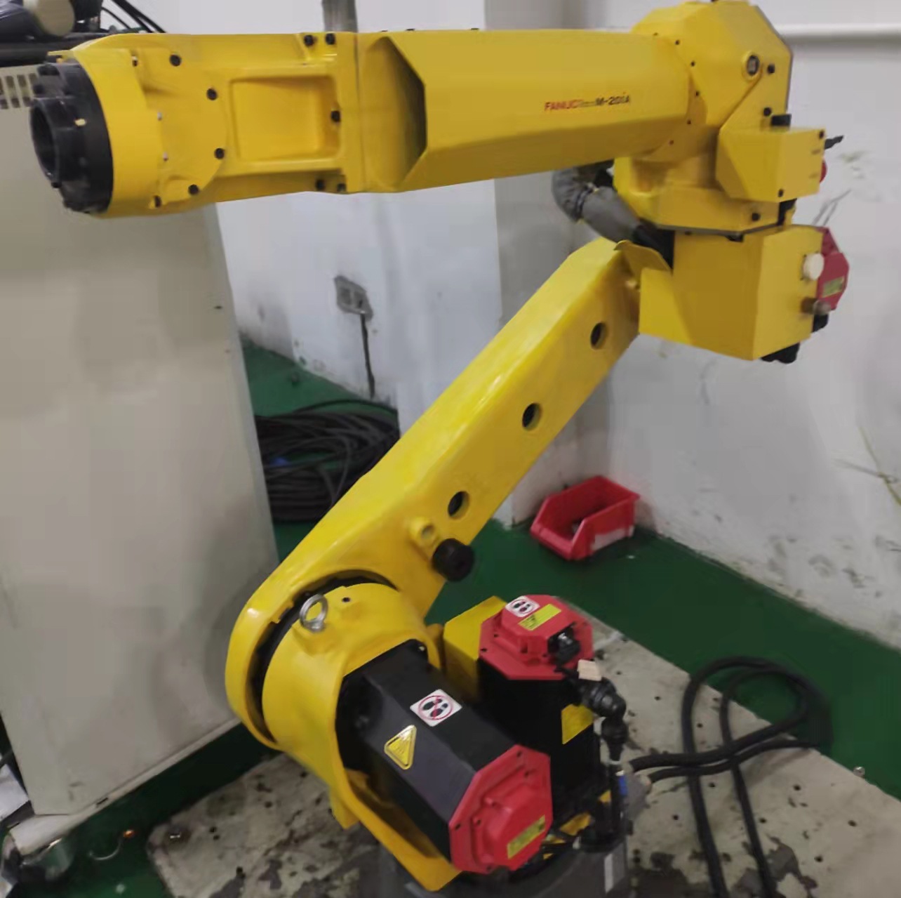 Second-hand M-20iA Fanuc robot 20KG handling and loading and unloading welding FANUC industrial 6-axis mechanical arm