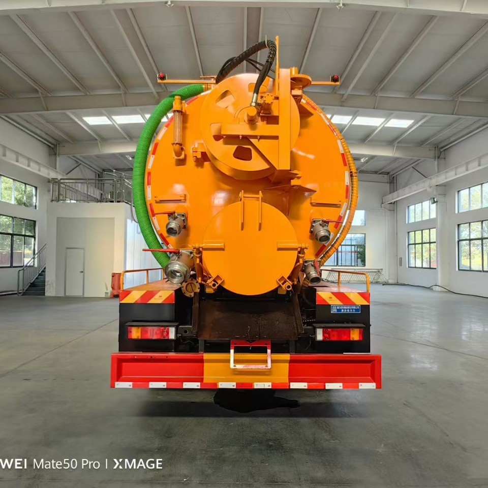 Dongfeng 28-Ton Cleaning and Suction Truck, Special Large-Scale Sludge Transport Truck for River Dredging, Super Affordable and Large Capacity