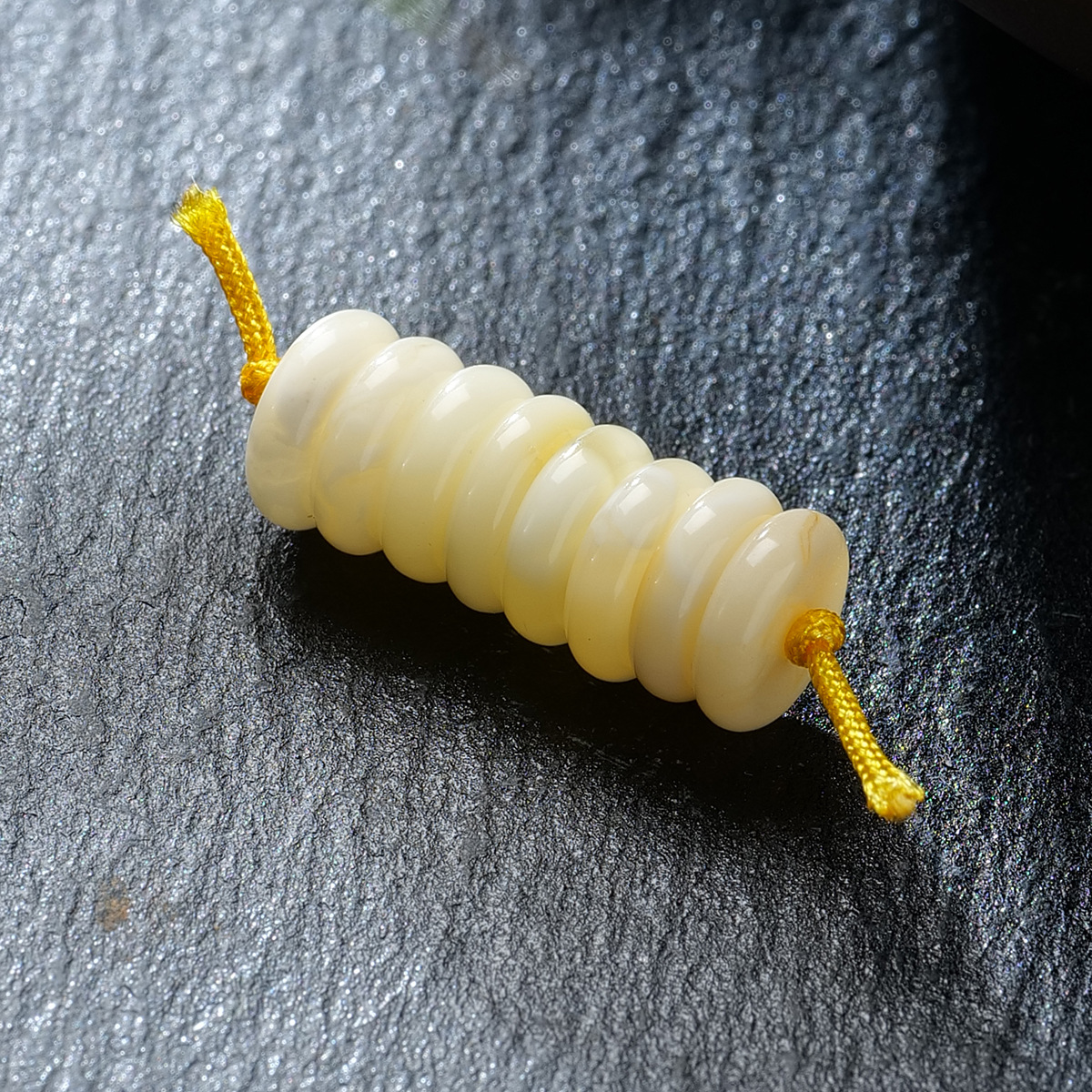 Оптовая продажа натуральных таблеток из пчелиного воска, свободные бусины, русский материал, высококачественные разделительные бусины желтого цвета куриного жира, белый цветочный воск, бусины для браслетов из янтаря