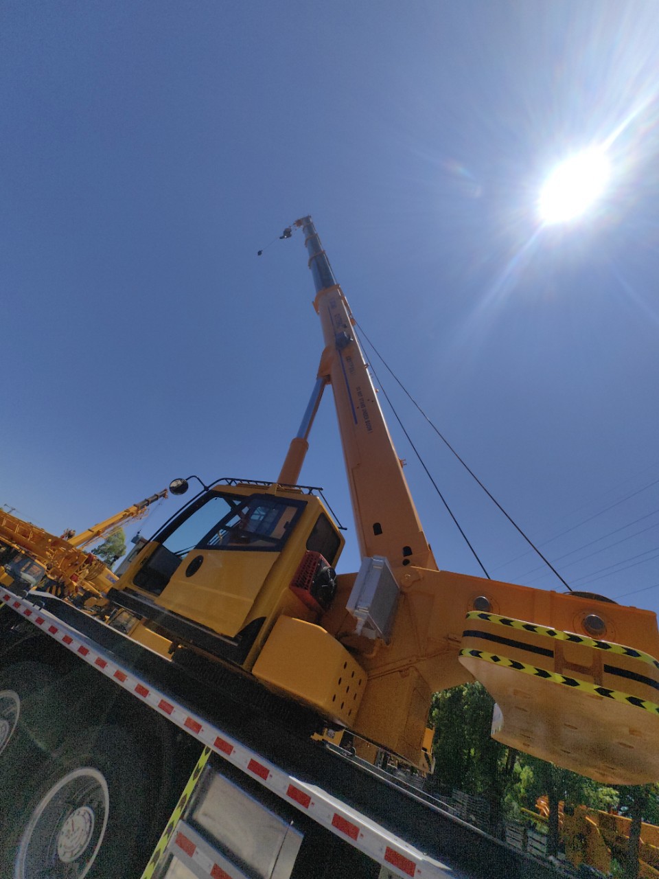 Second-Hand Truck Crane Xcmg Qy75Kc Crane Maintenance Site Multiple Xcmg 70 Tons 80 Tons