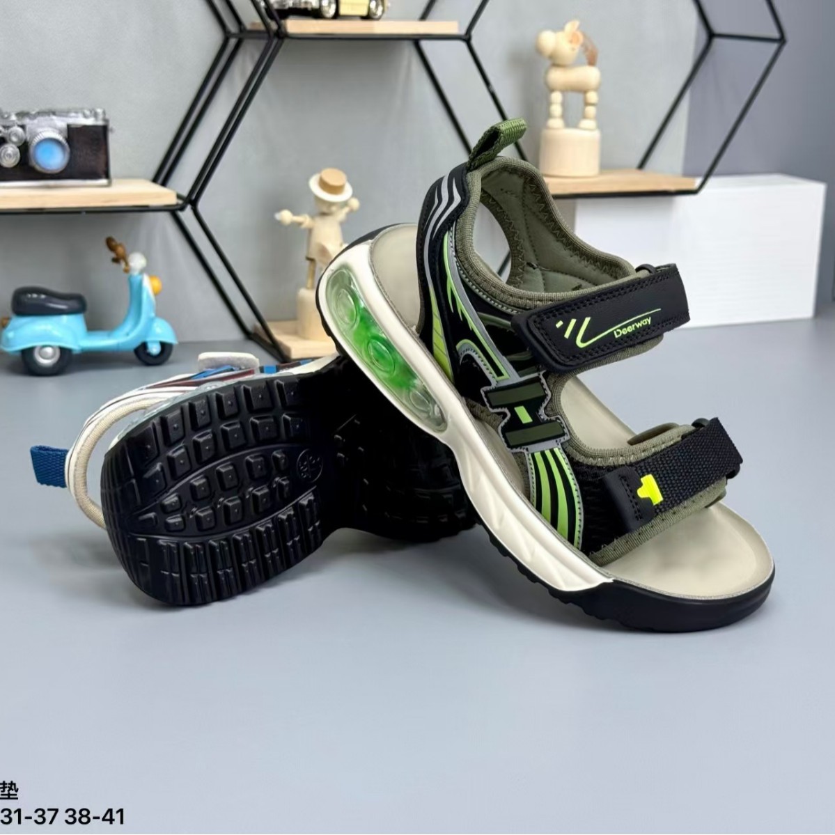 Delhui 2025 children's sandals summer new leisure primary school students soft bottom beach boys sandals wholesale 9926
