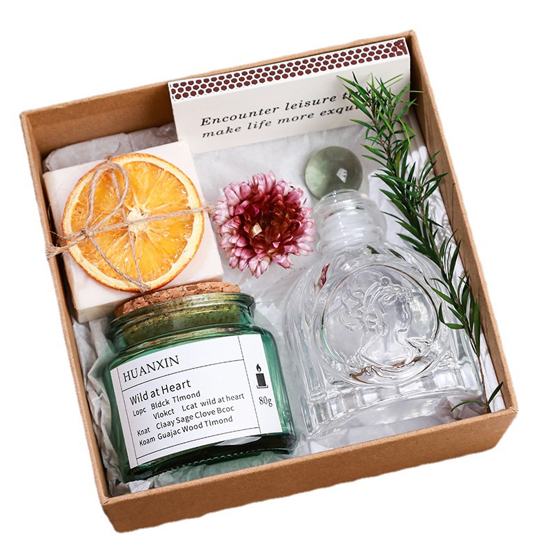 520 Valentine's Day fire-free aromatherapy gift box suit Mori fragrance candle hand gift for male girlfriend girlfriends