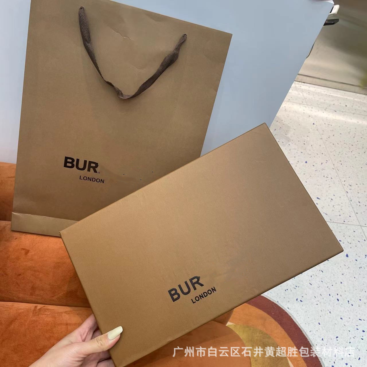 Authentic European and American Designer Brand Scarf Boxes, Clothing Gift Boxes, Bag Boxes, Gift Shopping Bags, Complete Set in Stock