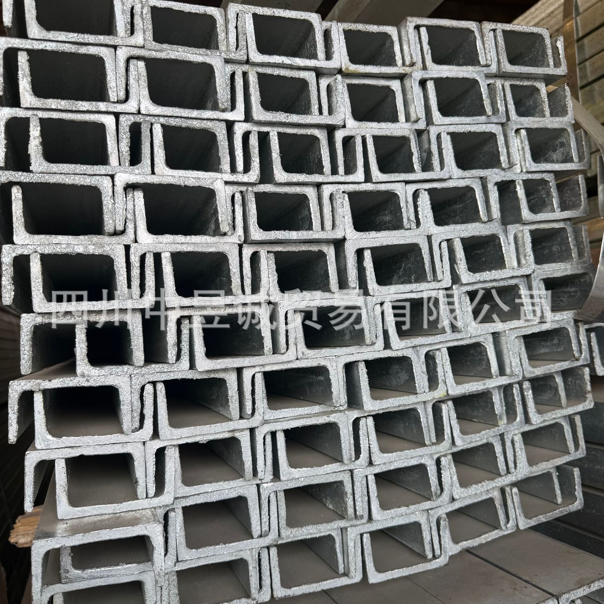 In-Stock Q235Bq345 Channel Steel Sizes 10, 12, 14 for Engineering Workshops, Galvanized Black Direct-Supply Steel Structure Ordinary Channel Steel